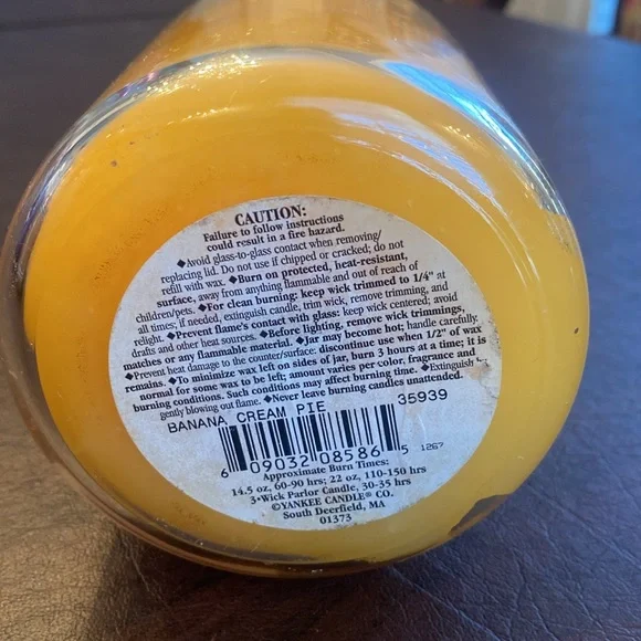 Vintage and rare! Yankee Candle Country Kitchen Candle- Banana Cream Pie - Picture 2 of 4